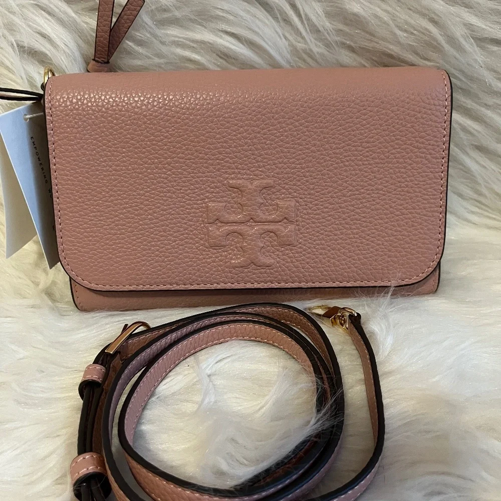 Tory Burch Crossbody comes with an insert - Picture 1 of 8